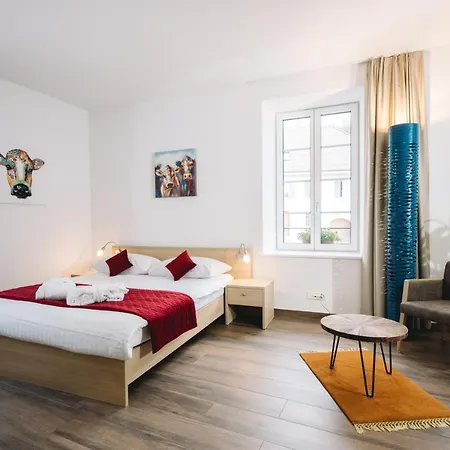 Hotel-restaurant La Croix D'or Otel